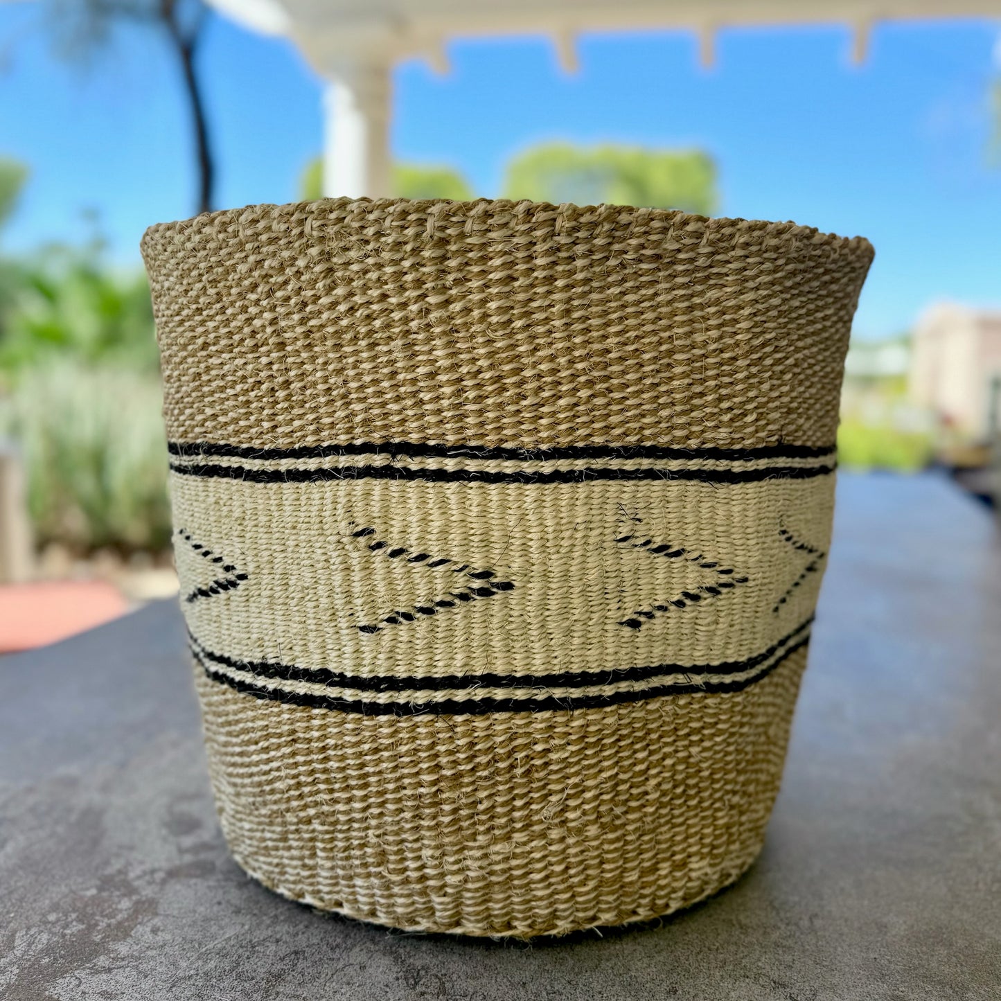 Kitui Basket - XXL Handwoven (Natural Woven w/ Onyx Arrow Stripe)