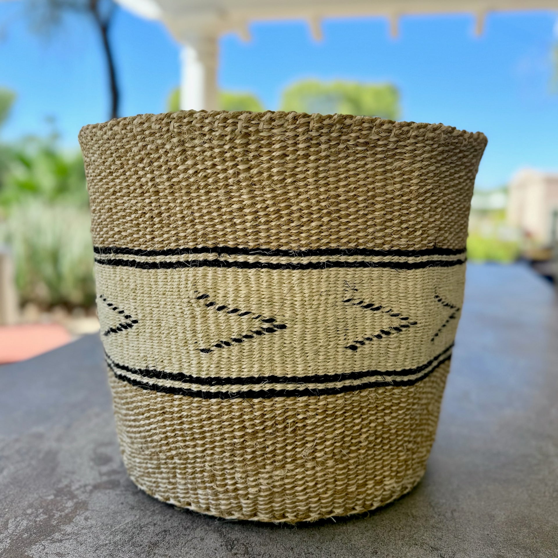 Kitui Basket - XXL Handwoven (Natural Woven w/ Onyx Arrow Stripe)