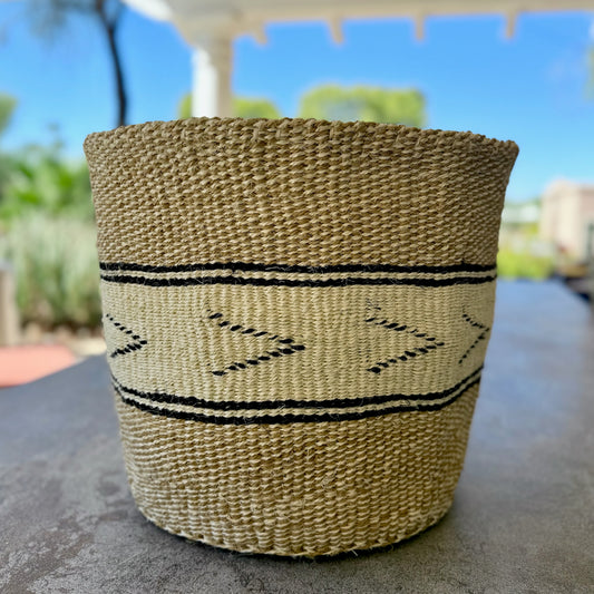 Kitui Basket - XXL Handwoven (Natural Woven w/ Onyx Arrow Stripe)