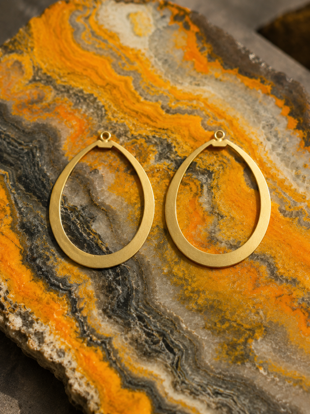 Lustre Charm