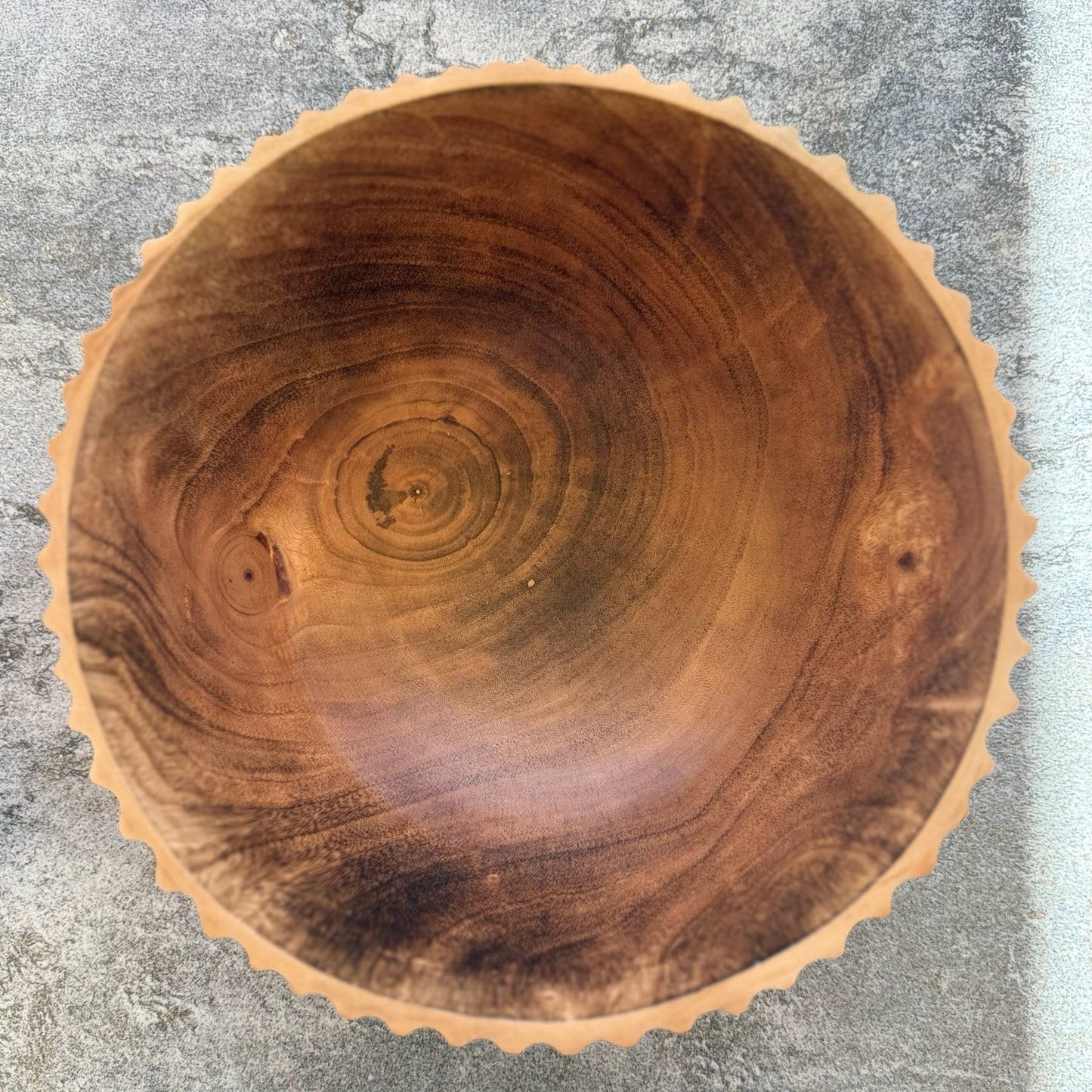 Thai Hand-Carved Mango Wood Ribbed Bowl